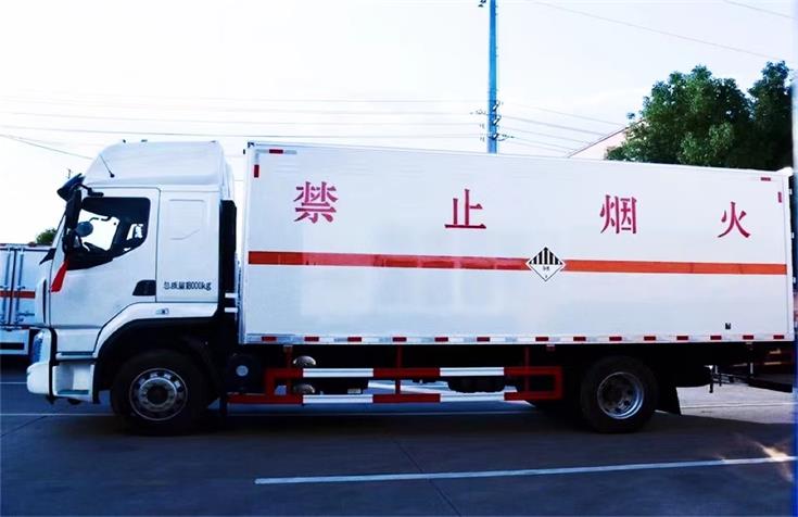 中港危險(xiǎn)品車28臺